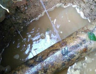 银州楼顶渗水维修公司分享下地暖漏水的原因及检测方法。